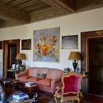 Exclusive Cairoli Apartment